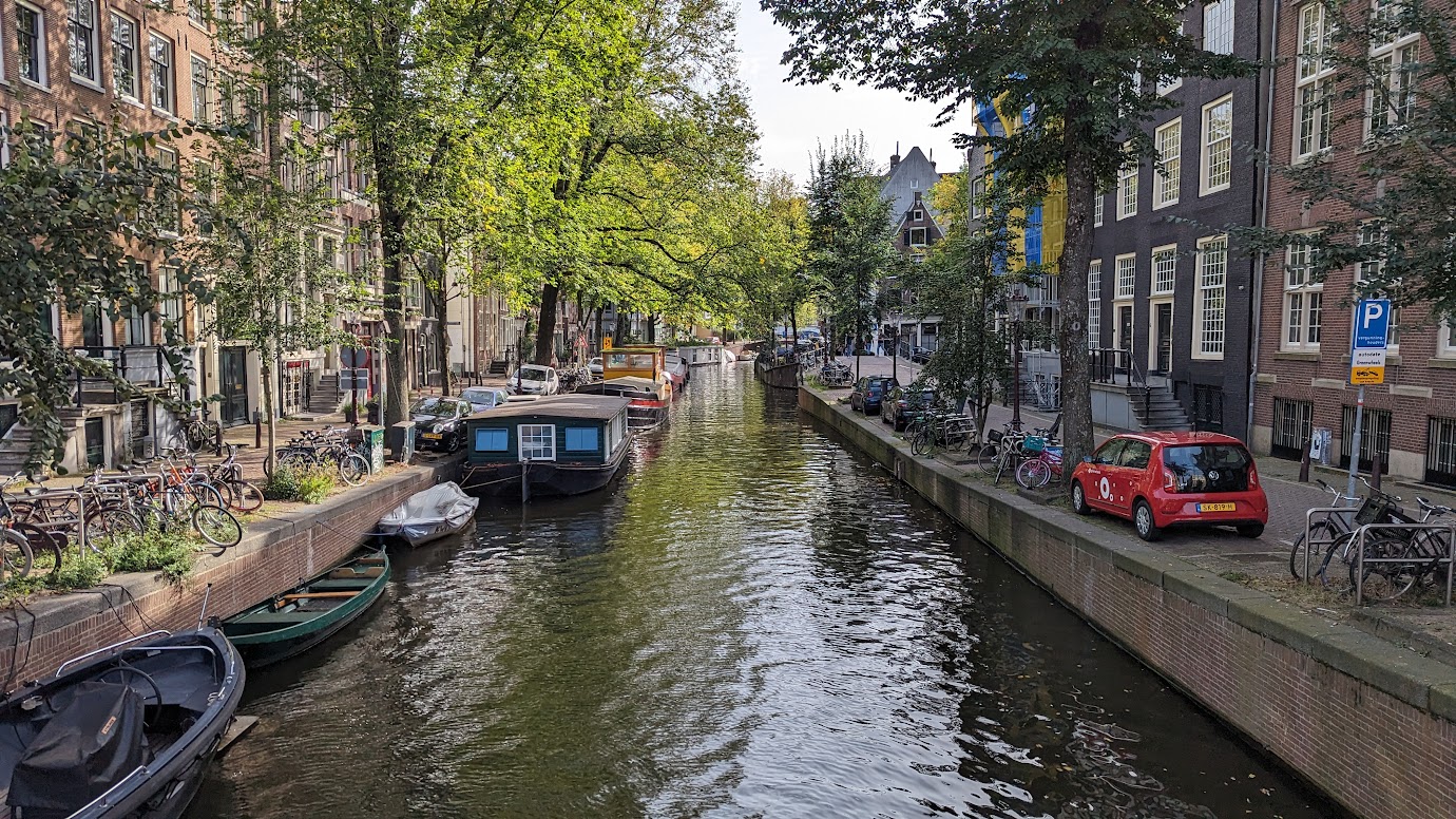 /img/amsterdam/canal.jpg