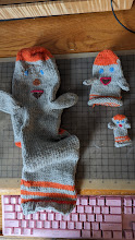 /img/sock-puppets.jpg